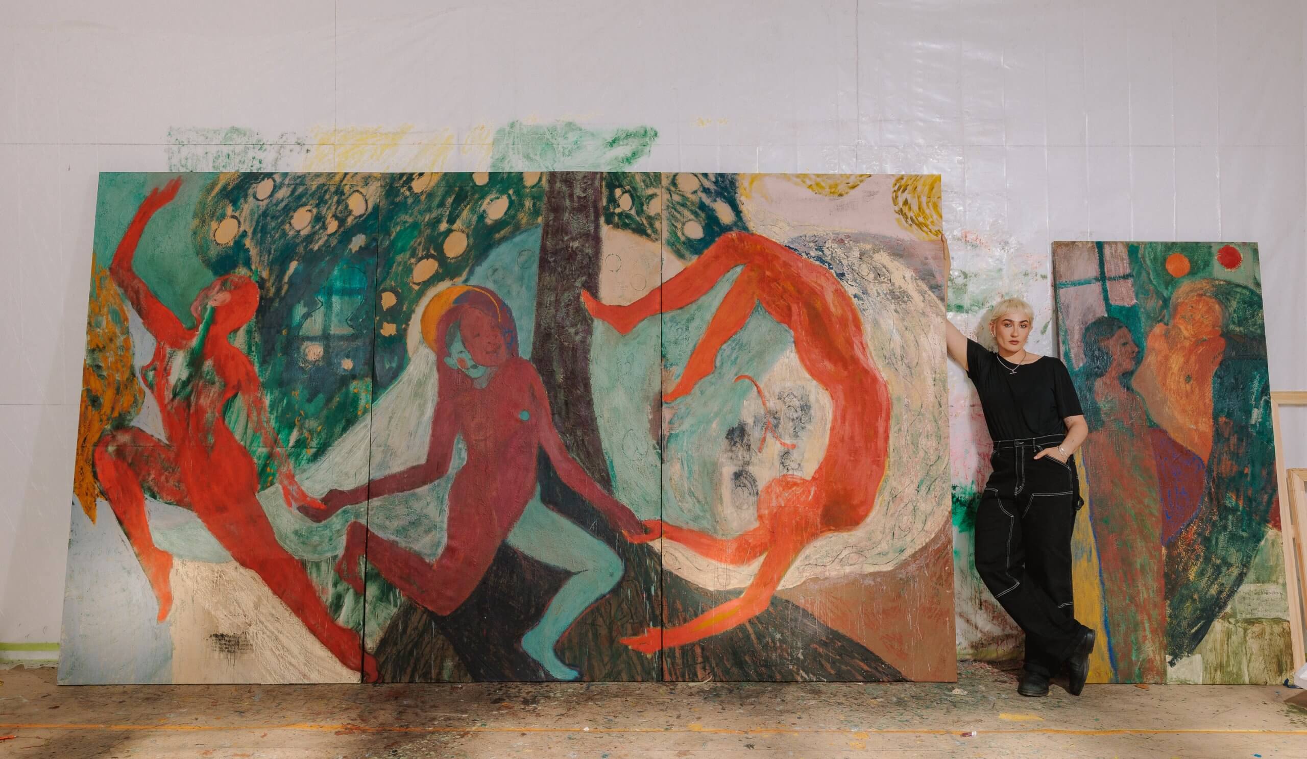 Emma Fineman in her studio with Lambda (RYB), 2026. Photography by Cory Maryott. All images courtesy of the artist and Alexander Berggruen.
